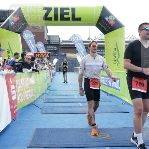10.08.2025 - GEWOBA Citytriathlon Bremen H.Heesch http://msf.ph/oto/8556194 10.08.2025 14:26:00 Ziel 643, 749, 789, 899 meine-sportfotos.de