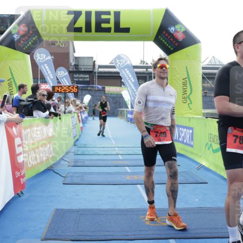 10.08.2025 - GEWOBA Citytriathlon Bremen H.Heesch http://msf.ph/oto/8556198 10.08.2025 14:26:00 Ziel 643, 749, 789, 899 meine-sportfotos.de