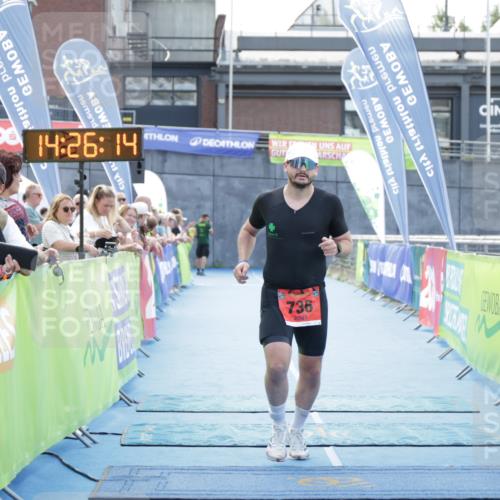 10.08.2025 - GEWOBA Citytriathlon Bremen H.Heesch http://msf.ph/oto/8556213 10.08.2025 14:26:18 Ziel 736 meine-sportfotos.de