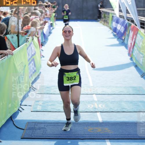 10.08.2025 - GEWOBA Citytriathlon Bremen H.Heesch http://msf.ph/oto/8556215 10.08.2025 15:27:50 Ziel 56, 382 meine-sportfotos.de