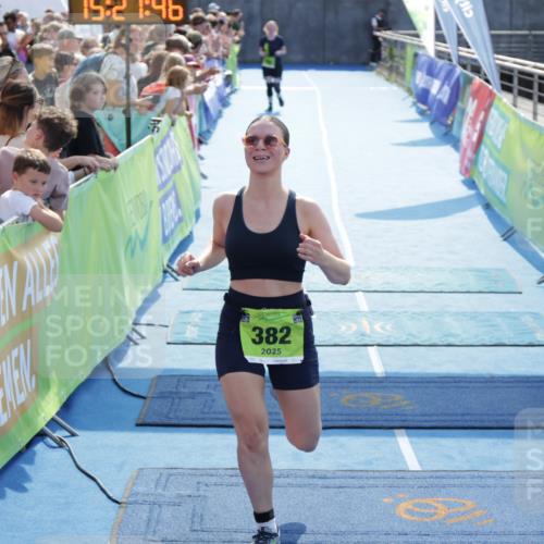 10.08.2025 - GEWOBA Citytriathlon Bremen H.Heesch http://msf.ph/oto/8556219 10.08.2025 15:27:50 Ziel 56, 382 meine-sportfotos.de