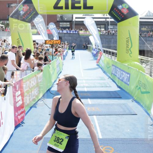 10.08.2025 - GEWOBA Citytriathlon Bremen H.Heesch http://msf.ph/oto/8556232 10.08.2025 15:27:53 Ziel 382 meine-sportfotos.de