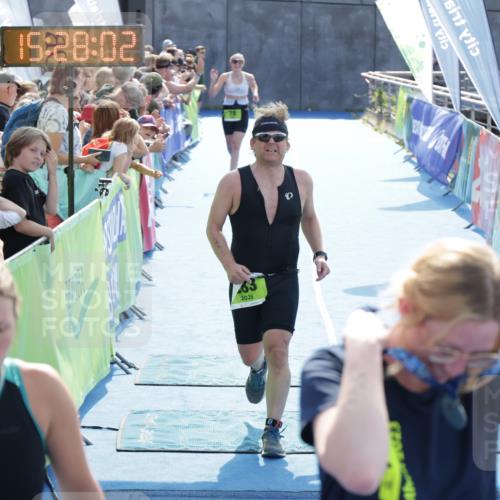 10.08.2025 - GEWOBA Citytriathlon Bremen H.Heesch http://msf.ph/oto/8556279 10.08.2025 15:28:06 Ziel 78, 283, 395, 403 meine-sportfotos.de