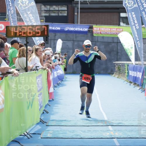 10.08.2025 - GEWOBA Citytriathlon Bremen H.Heesch http://msf.ph/oto/8556283 10.08.2025 14:27:01 Ziel 692 meine-sportfotos.de