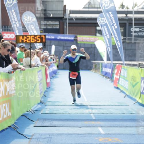 10.08.2025 - GEWOBA Citytriathlon Bremen H.Heesch http://msf.ph/oto/8556285 10.08.2025 14:27:01 Ziel 692 meine-sportfotos.de