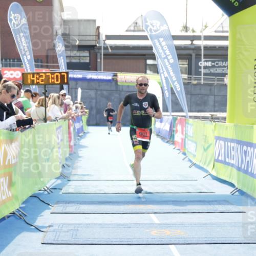 10.08.2025 - GEWOBA Citytriathlon Bremen H.Heesch http://msf.ph/oto/8556312 10.08.2025 14:27:10 Ziel 902 meine-sportfotos.de