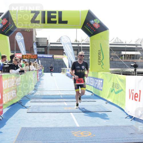10.08.2025 - GEWOBA Citytriathlon Bremen H.Heesch http://msf.ph/oto/8556322 10.08.2025 14:27:11 Ziel 902 meine-sportfotos.de