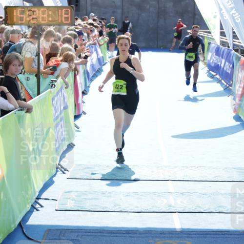 10.08.2025 - GEWOBA Citytriathlon Bremen H.Heesch http://msf.ph/oto/8556327 10.08.2025 15:28:22 Ziel 166, 418, 422 meine-sportfotos.de