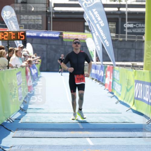 10.08.2025 - GEWOBA Citytriathlon Bremen H.Heesch http://msf.ph/oto/8556335 10.08.2025 14:27:18 Ziel 720, 902 meine-sportfotos.de
