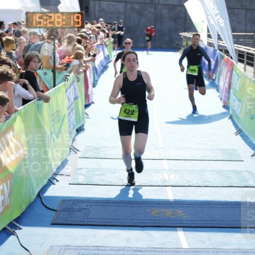 10.08.2025 - GEWOBA Citytriathlon Bremen H.Heesch http://msf.ph/oto/8556337 10.08.2025 15:28:23 Ziel 166, 418, 422 meine-sportfotos.de