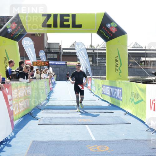 10.08.2025 - GEWOBA Citytriathlon Bremen H.Heesch http://msf.ph/oto/8556343 10.08.2025 14:27:19 Ziel 720, 902 meine-sportfotos.de