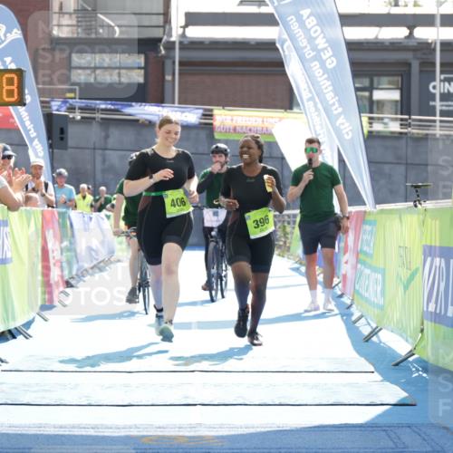 10.08.2025 - GEWOBA Citytriathlon Bremen H.Heesch http://msf.ph/oto/8556349 10.08.2025 16:13:12 Ziel 396, 406 meine-sportfotos.de
