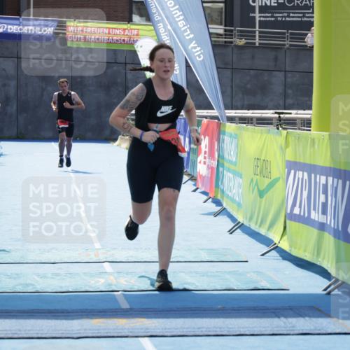 10.08.2025 - GEWOBA Citytriathlon Bremen H.Heesch http://msf.ph/oto/8556372 10.08.2025 14:27:32 Ziel 825, 939, 981 meine-sportfotos.de