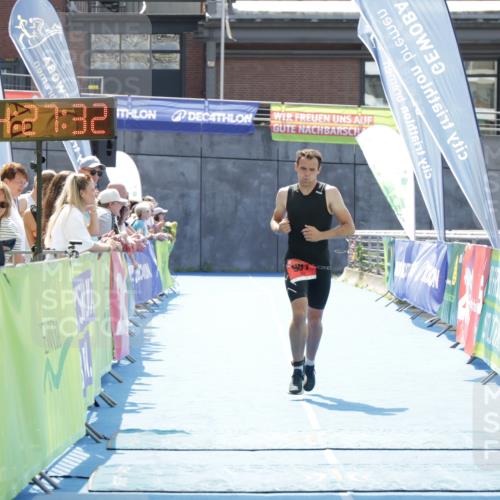 10.08.2025 - GEWOBA Citytriathlon Bremen H.Heesch http://msf.ph/oto/8556377 10.08.2025 14:27:36 Ziel 825, 939, 981 meine-sportfotos.de