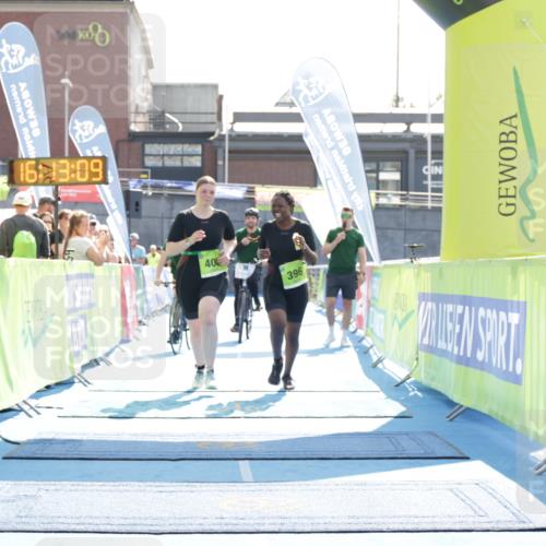 10.08.2025 - GEWOBA Citytriathlon Bremen H.Heesch http://msf.ph/oto/8556379 10.08.2025 16:13:12 Ziel 396, 406 meine-sportfotos.de