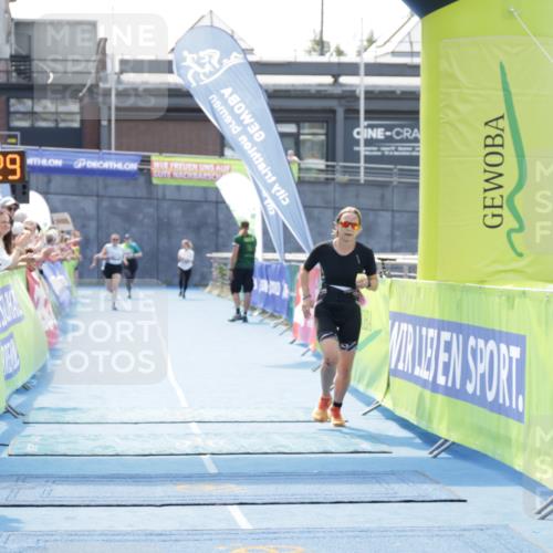10.08.2025 - GEWOBA Citytriathlon Bremen H.Heesch http://msf.ph/oto/8556395 10.08.2025 14:28:32 Ziel 978 meine-sportfotos.de