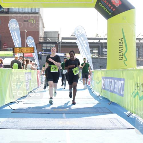 10.08.2025 - GEWOBA Citytriathlon Bremen H.Heesch http://msf.ph/oto/8556403 10.08.2025 16:13:13 Ziel 396, 406 meine-sportfotos.de