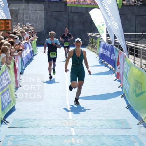 10.08.2025 - GEWOBA Citytriathlon Bremen H.Heesch http://msf.ph/oto/8556408 10.08.2025 15:28:37 Ziel 142, 267, 532 meine-sportfotos.de