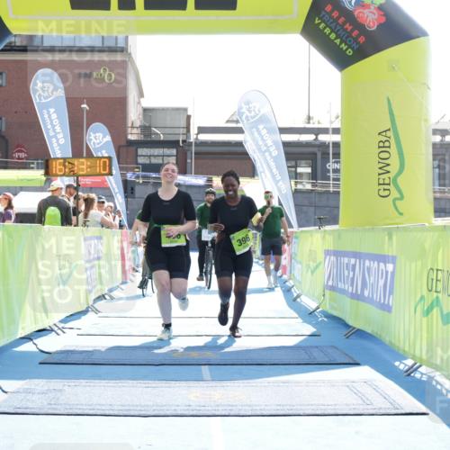 10.08.2025 - GEWOBA Citytriathlon Bremen H.Heesch http://msf.ph/oto/8556410 10.08.2025 16:13:13 Ziel 396, 406 meine-sportfotos.de