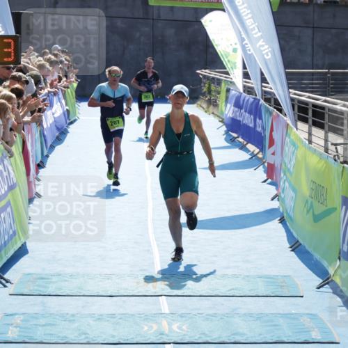10.08.2025 - GEWOBA Citytriathlon Bremen H.Heesch http://msf.ph/oto/8556411 10.08.2025 15:28:37 Ziel 142, 267, 532 meine-sportfotos.de
