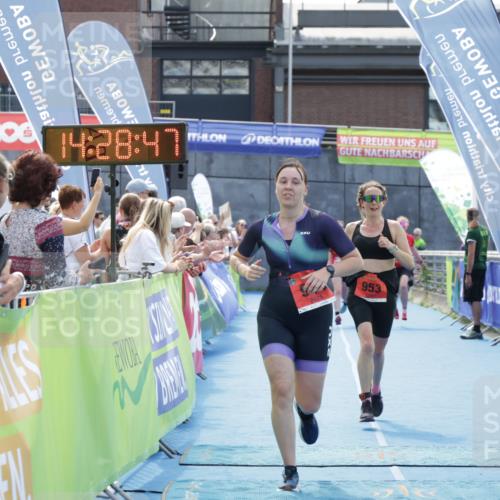 10.08.2025 - GEWOBA Citytriathlon Bremen H.Heesch http://msf.ph/oto/8556448 10.08.2025 14:28:51 Ziel 944, 953, 1025 meine-sportfotos.de