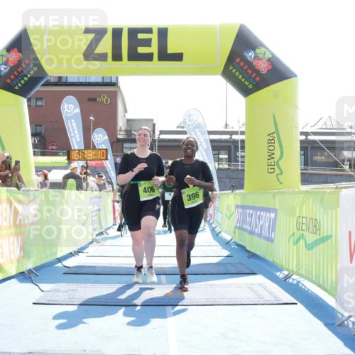 10.08.2025 - GEWOBA Citytriathlon Bremen H.Heesch http://msf.ph/oto/8556450 10.08.2025 16:13:14 Ziel 396, 406 meine-sportfotos.de