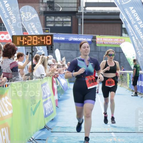 10.08.2025 - GEWOBA Citytriathlon Bremen H.Heesch http://msf.ph/oto/8556451 10.08.2025 14:28:51 Ziel 944, 953, 1025 meine-sportfotos.de