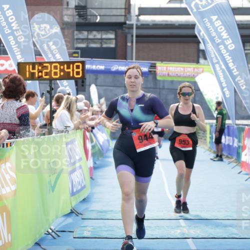 10.08.2025 - GEWOBA Citytriathlon Bremen H.Heesch http://msf.ph/oto/8556454 10.08.2025 14:28:52 Ziel 944, 953, 1025 meine-sportfotos.de