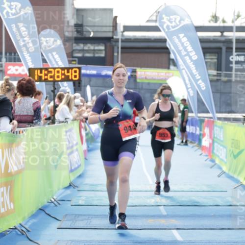 10.08.2025 - GEWOBA Citytriathlon Bremen H.Heesch http://msf.ph/oto/8556457 10.08.2025 14:28:52 Ziel 944, 953, 1025 meine-sportfotos.de