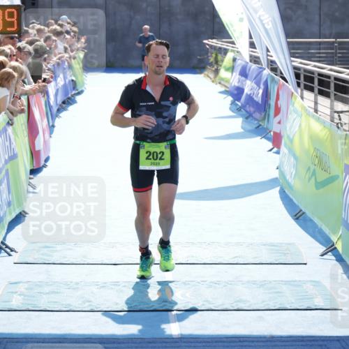 10.08.2025 - GEWOBA Citytriathlon Bremen H.Heesch http://msf.ph/oto/8556458 10.08.2025 15:28:43 Ziel 202, 267, 288, 532 meine-sportfotos.de