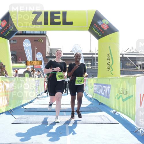 10.08.2025 - GEWOBA Citytriathlon Bremen H.Heesch http://msf.ph/oto/8556459 10.08.2025 16:13:14 Ziel 396, 406 meine-sportfotos.de