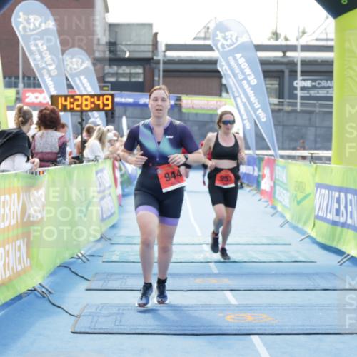 10.08.2025 - GEWOBA Citytriathlon Bremen H.Heesch http://msf.ph/oto/8556460 10.08.2025 14:28:52 Ziel 944, 953, 1025 meine-sportfotos.de