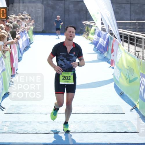 10.08.2025 - GEWOBA Citytriathlon Bremen H.Heesch http://msf.ph/oto/8556461 10.08.2025 15:28:44 Ziel 202, 267, 288, 532 meine-sportfotos.de