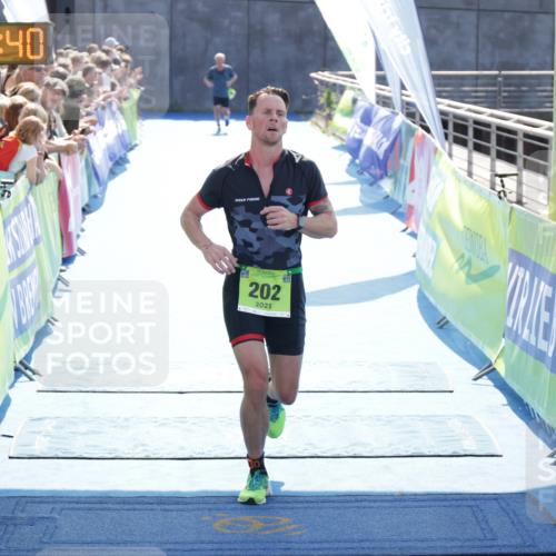 10.08.2025 - GEWOBA Citytriathlon Bremen H.Heesch http://msf.ph/oto/8556464 10.08.2025 15:28:44 Ziel 202, 267, 288, 532 meine-sportfotos.de