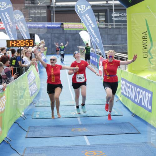 10.08.2025 - GEWOBA Citytriathlon Bremen H.Heesch http://msf.ph/oto/8556465 10.08.2025 14:28:56 Ziel 944, 953, 1001, 1025 meine-sportfotos.de