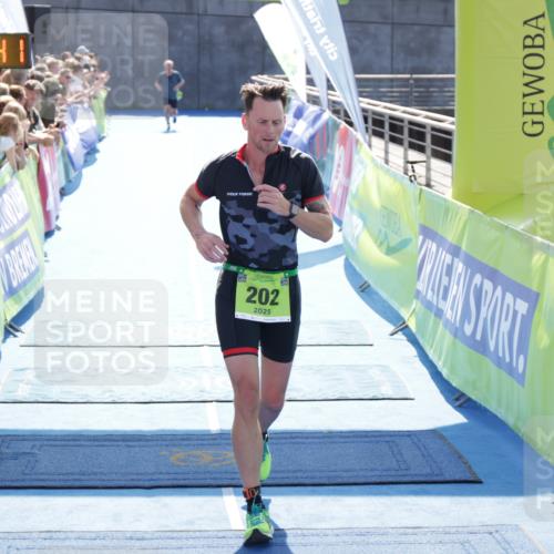 10.08.2025 - GEWOBA Citytriathlon Bremen H.Heesch http://msf.ph/oto/8556470 10.08.2025 15:28:45 Ziel 202, 267, 288, 532 meine-sportfotos.de
