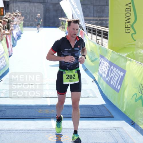 10.08.2025 - GEWOBA Citytriathlon Bremen H.Heesch http://msf.ph/oto/8556471 10.08.2025 15:28:45 Ziel 202, 267, 288, 532 meine-sportfotos.de