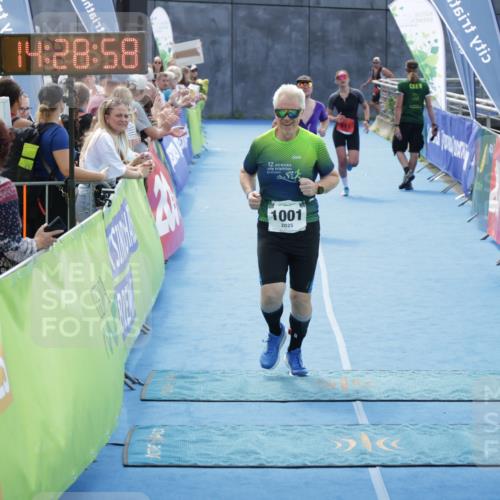 10.08.2025 - GEWOBA Citytriathlon Bremen H.Heesch http://msf.ph/oto/8556476 10.08.2025 14:29:01 Ziel 782, 944, 1001, 1025 meine-sportfotos.de