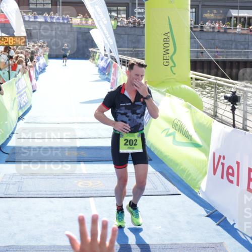 10.08.2025 - GEWOBA Citytriathlon Bremen H.Heesch http://msf.ph/oto/8556478 10.08.2025 15:28:46 Ziel 202, 267, 288 meine-sportfotos.de