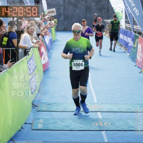 10.08.2025 - GEWOBA Citytriathlon Bremen H.Heesch http://msf.ph/oto/8556479 10.08.2025 14:29:02 Ziel 782, 911, 1001, 1025 meine-sportfotos.de