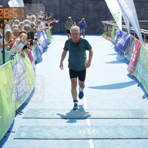 10.08.2025 - GEWOBA Citytriathlon Bremen H.Heesch http://msf.ph/oto/8556484 10.08.2025 15:28:55 Ziel 288 meine-sportfotos.de