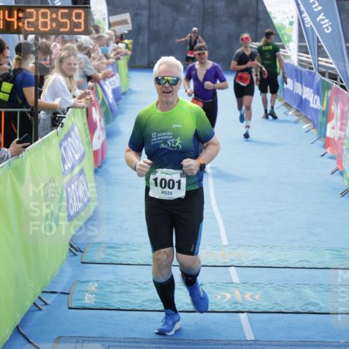 10.08.2025 - GEWOBA Citytriathlon Bremen H.Heesch http://msf.ph/oto/8556485 10.08.2025 14:29:02 Ziel 782, 911, 1001, 1025 meine-sportfotos.de
