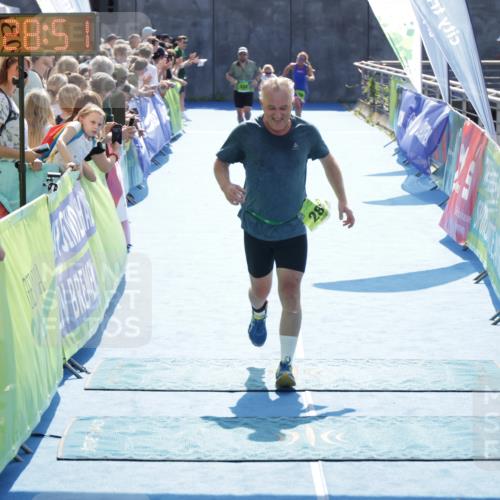 10.08.2025 - GEWOBA Citytriathlon Bremen H.Heesch http://msf.ph/oto/8556487 10.08.2025 15:28:55 Ziel 288 meine-sportfotos.de