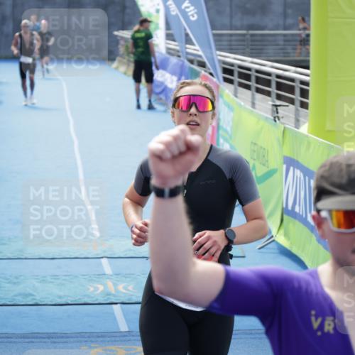 10.08.2025 - GEWOBA Citytriathlon Bremen H.Heesch http://msf.ph/oto/8556504 10.08.2025 14:29:08 Ziel 782, 911, 1001 meine-sportfotos.de