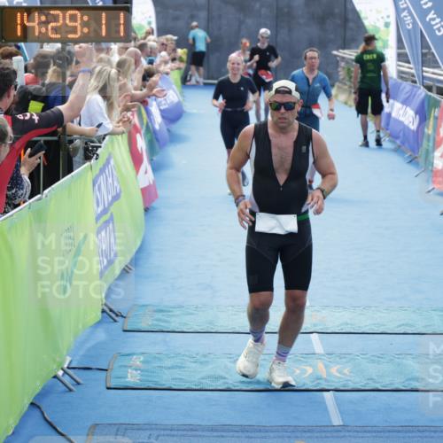 10.08.2025 - GEWOBA Citytriathlon Bremen H.Heesch http://msf.ph/oto/8556513 10.08.2025 14:29:15 Ziel 794, 842, 911, 946 meine-sportfotos.de