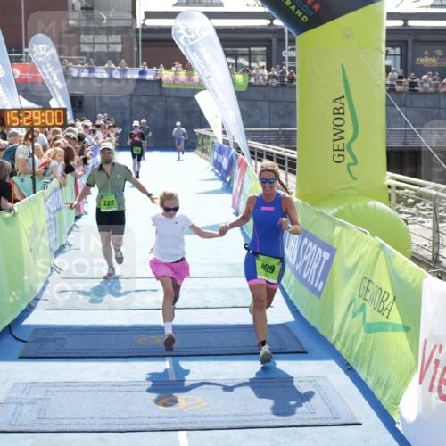 10.08.2025 - GEWOBA Citytriathlon Bremen H.Heesch http://msf.ph/oto/8556518 10.08.2025 15:29:04 Ziel 222, 326, 499 meine-sportfotos.de
