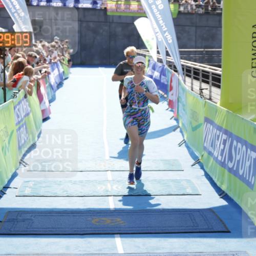 10.08.2025 - GEWOBA Citytriathlon Bremen H.Heesch http://msf.ph/oto/8556543 10.08.2025 15:29:13 Ziel 145, 222, 326, 349 meine-sportfotos.de