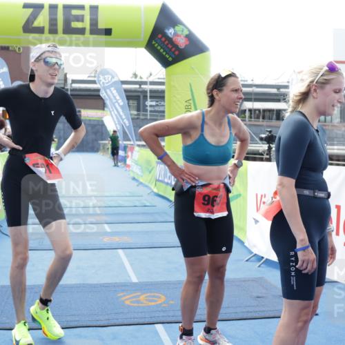 10.08.2025 - GEWOBA Citytriathlon Bremen H.Heesch http://msf.ph/oto/8556554 10.08.2025 14:29:28 Ziel 591, 963 meine-sportfotos.de