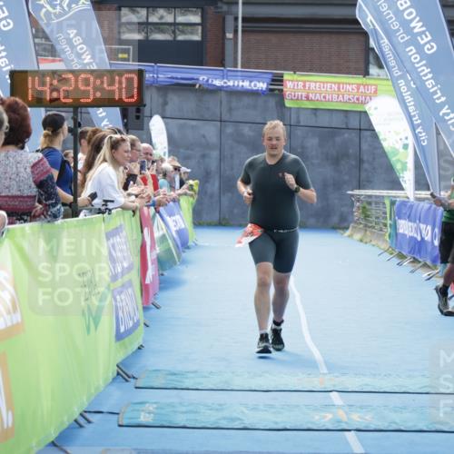 10.08.2025 - GEWOBA Citytriathlon Bremen H.Heesch http://msf.ph/oto/8556557 10.08.2025 14:29:44 Ziel 708 meine-sportfotos.de