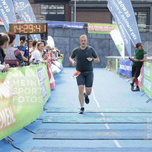 10.08.2025 - GEWOBA Citytriathlon Bremen H.Heesch http://msf.ph/oto/8556559 10.08.2025 14:29:45 Ziel 708 meine-sportfotos.de